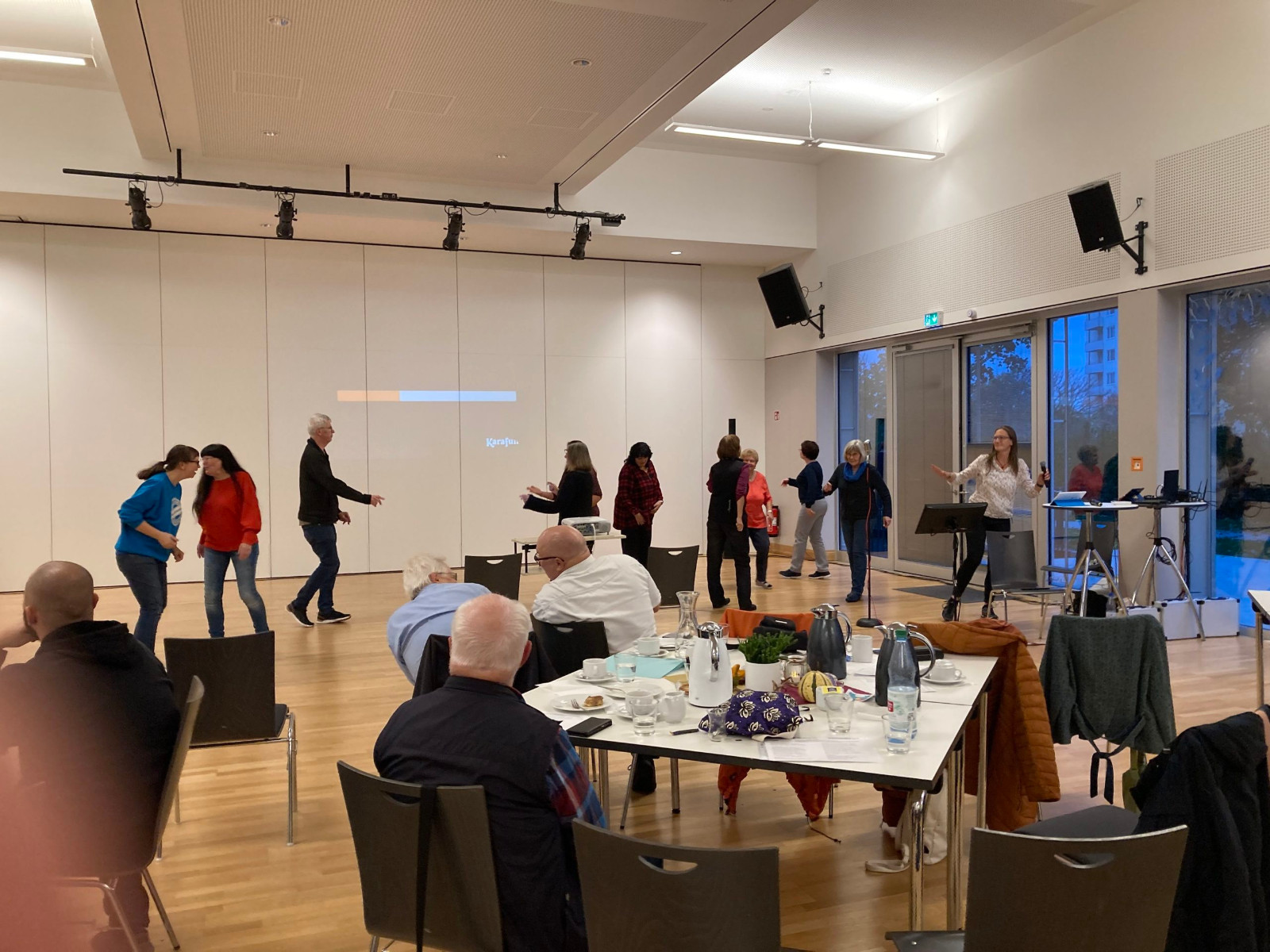 Tanzen und singen gleichzeitig