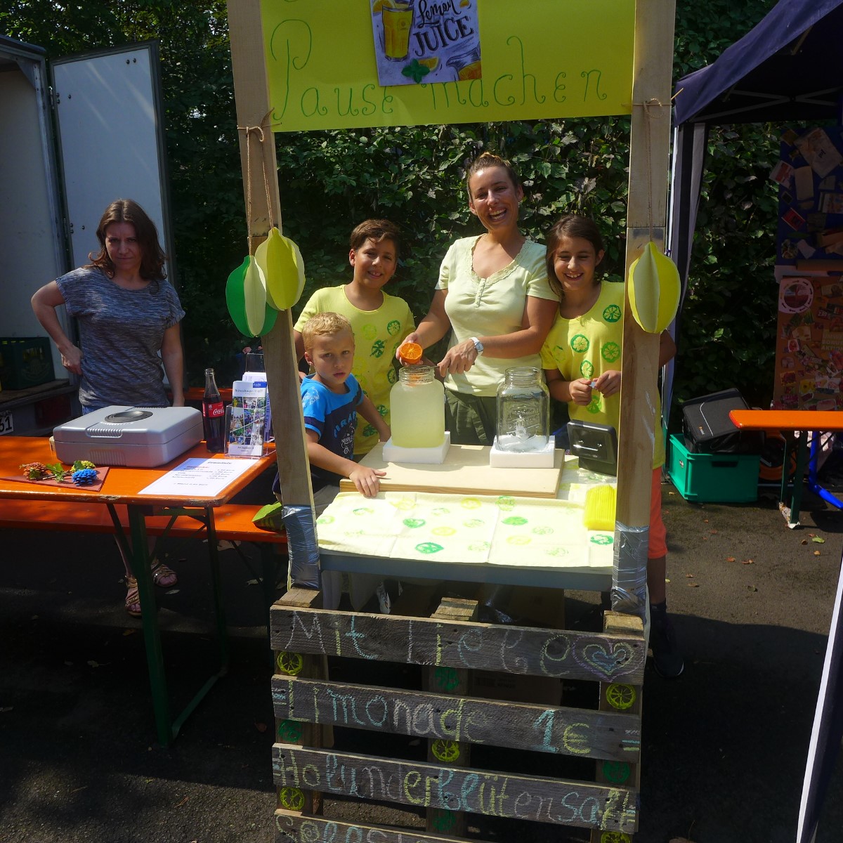 Selbstgemachtete Limonade beim Stadtteilfest von zwei Familien (2017)