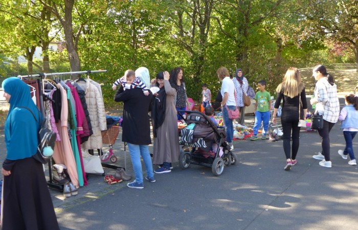 von Bewohnern organisierter Flohmarkt