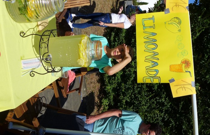 Limonaden-Stand der StadtteilEntdecker (Bewohner-Treff)