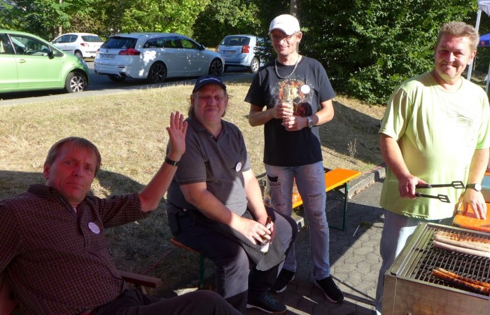 Am Grillstand (Bewohner-Treff/ STadtteilbüro)